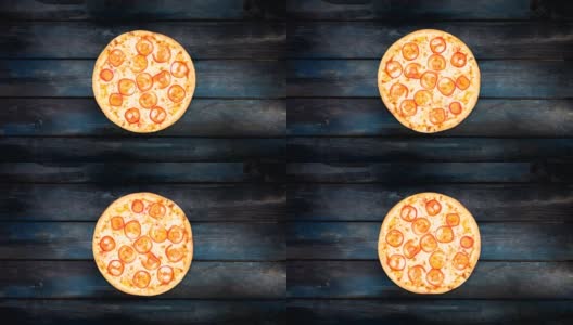 玛格丽塔披萨，番茄片，深色木质背景。俯视图中心方向高清在线视频素材下载