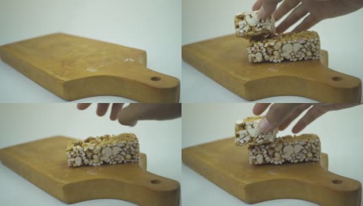 在白色背景的木板上，面包和泡芙米饭的镜头。高清在线视频素材下载