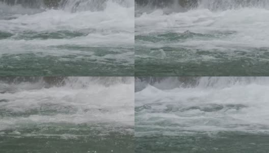 泡沫涟漪从瀑布下游流动，接近高清在线视频素材下载