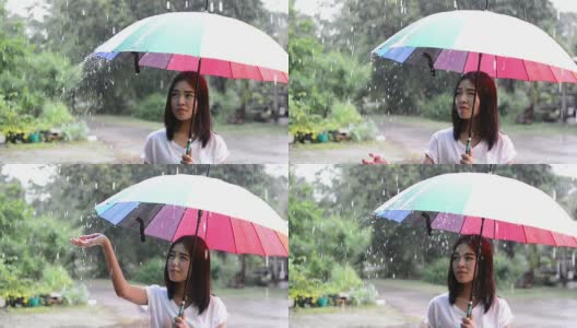 雨中拿着伞的女孩。高清在线视频素材下载