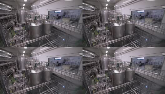 中国乳业工厂，车间内有装牛奶的水箱高清在线视频素材下载