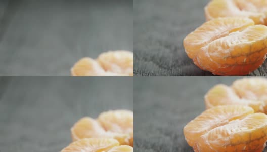 成熟的橘子在木桌上剥皮高清在线视频素材下载