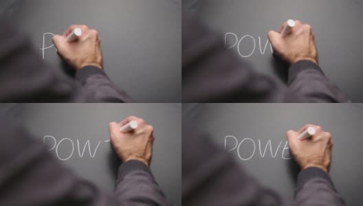 在黑板上手写“Power”并做记号高清在线视频素材下载