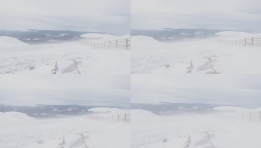 苏格兰一座山上暴风雪的镜头，大风，大雪和暴风雪的条件高清在线视频素材下载
