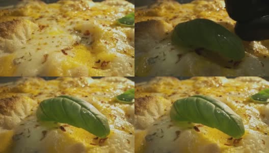 美味的开胃的披萨。厨师将新鲜的披萨放入绿叶。高清在线视频素材下载