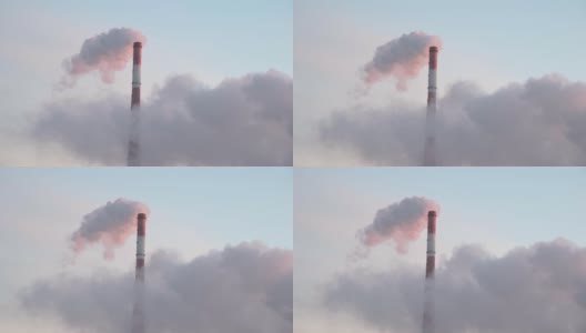 工厂的管道污染空气，烟囱里冒出的烟。环境问题，生态主题。慢动作高清在线视频素材下载