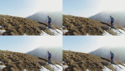 徒步旅行者在山路上行走的跟踪镜头高清在线视频素材下载