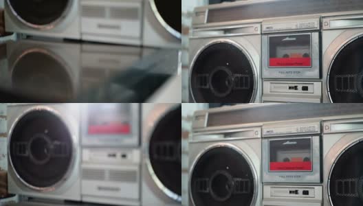 CU和Dolly拍摄的老式磁带播放机高清在线视频素材下载