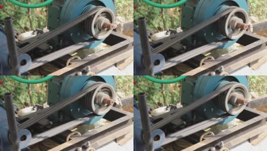 柴油机水泵工作皮带传动机构带动离心水泵皮带轮运转高清在线视频素材下载