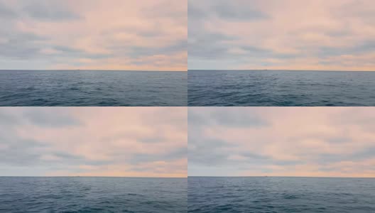 日落时粉红色云彩背景上的海景高清在线视频素材下载