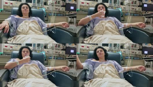 迷人的成熟的术后女性在医院接受手术后镇静下来高清在线视频素材下载