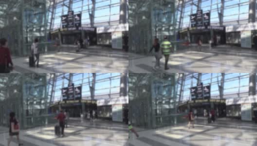 模糊散焦的人们从国际机场去旅行高清在线视频素材下载