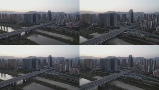 黄昏时分，无人机透视连接城市的桥梁高清在线视频素材下载