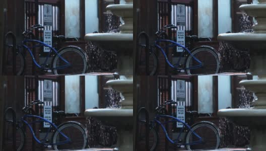 自行车锁在饮水机旁高清在线视频素材下载