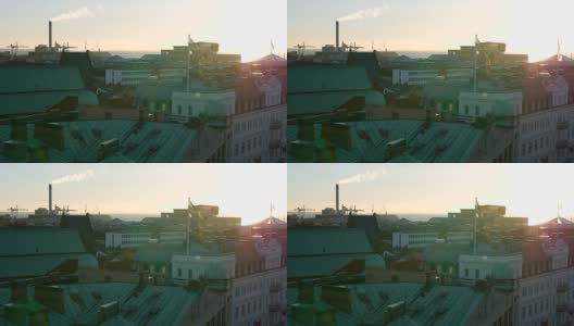 日落时城市建筑的屋顶。Helsingborg城市,瑞典。背景是烟囱高清在线视频素材下载