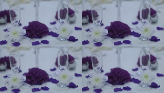 豪华婚宴上的餐桌布置高清在线视频素材下载