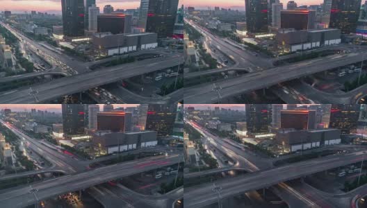 多路高速公路和立交桥高峰时间的交通，白天到晚上的过渡/北京，中国高清在线视频素材下载