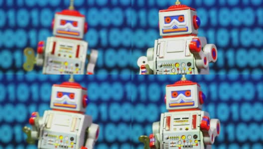 锡玩具机器人与二进制代码高清在线视频素材下载