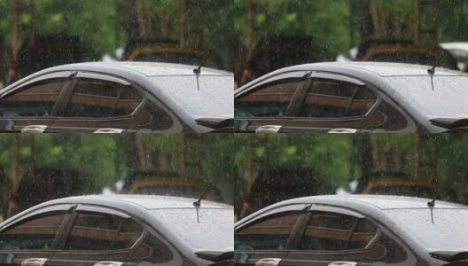 大雨落在车顶上高清在线视频素材下载