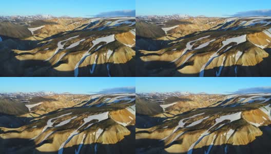山谷国家公园landmanalaugar的4k航拍。平缓的山坡上是雪原和冰川。壮丽的冰岛在夏天高清在线视频素材下载