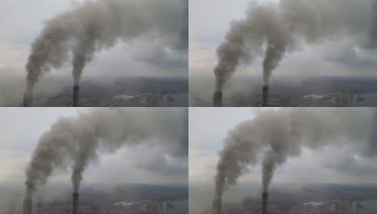 从空中俯瞰燃煤电厂高高的管道，黑烟在污染的大气中向上移动高清在线视频素材下载