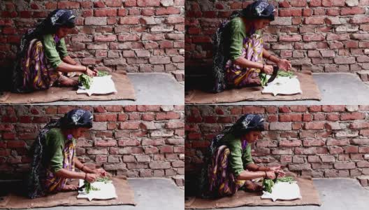 印度妇女以传统方式切蔬菜高清在线视频素材下载