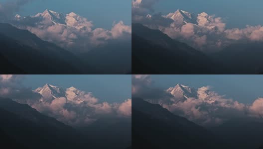 云移动的喜马拉雅山脉的时间推移，而蓝天在Kedarnath寺的背景，位于印度北阿坎德邦曼达基尼河附近的加尔瓦尔喜马拉雅山脉高清在线视频素材下载