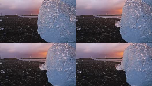 日落时分冰岛海滩上的冰山形成高清在线视频素材下载