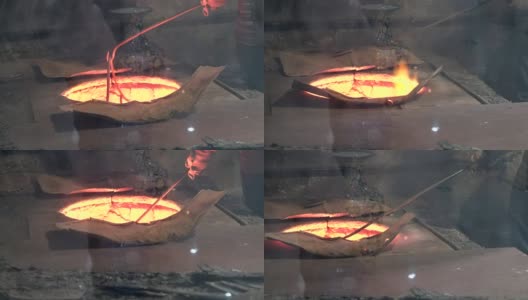 中国北京，工人们在烧制陶土。高清在线视频素材下载