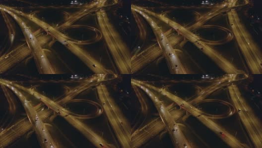 波兰华沙郊区，一架无人机夜间在多车道高速公路上与汽车和卡车相撞。夜间，摄像机降落在高速公路上。高清在线视频素材下载
