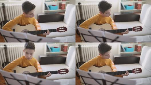 男孩在家弹吉他高清在线视频素材下载