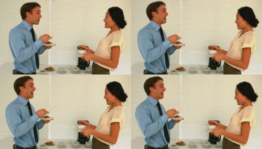 商务人士在员工休息室喝咖啡高清在线视频素材下载