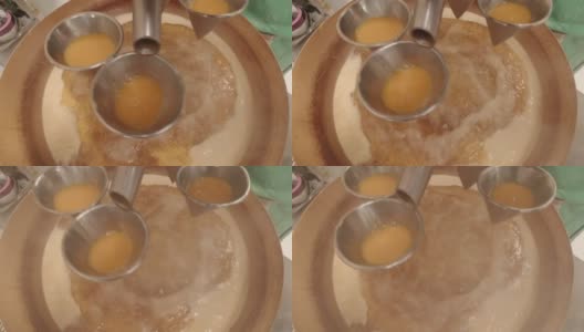 泰式甜点。在铜锅中放入鸡蛋和糖，搅拌，煮沸。高清在线视频素材下载