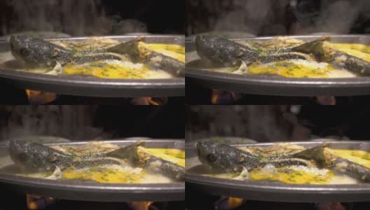 中国传统食品烤鱼高清在线视频素材下载