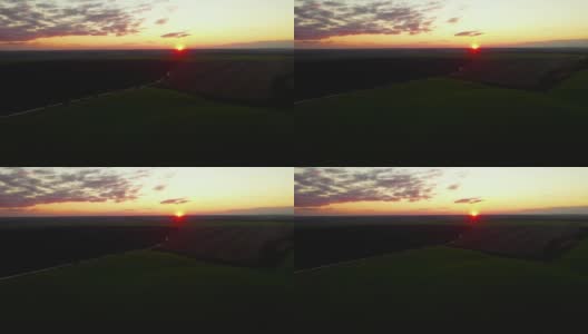 从鸟瞰图上可以看到夕阳下的农田美景。高清在线视频素材下载