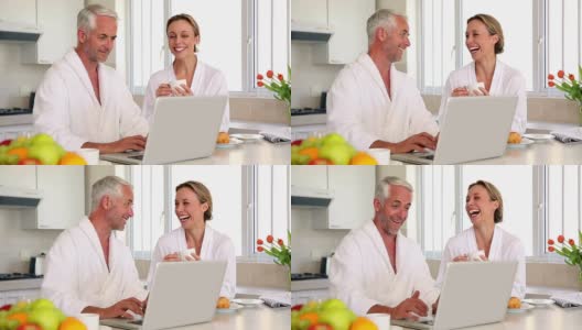 幸福的夫妇在网上买早餐高清在线视频素材下载