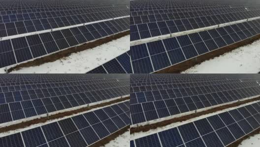 正面的太阳能电池板，没有阳光，在冬天的一天，地上有雪高清在线视频素材下载