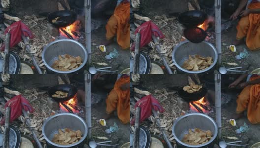 用平底锅煎的印度菜Poori高清在线视频素材下载