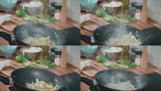 炒饭的蔬菜和鸡肉高清在线视频素材下载