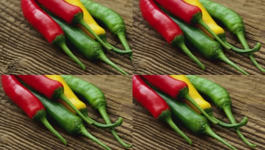 木质背景上的辣椒。质朴的木桌上放着五颜六色的辣椒。原始的健康食品。高清在线视频素材下载