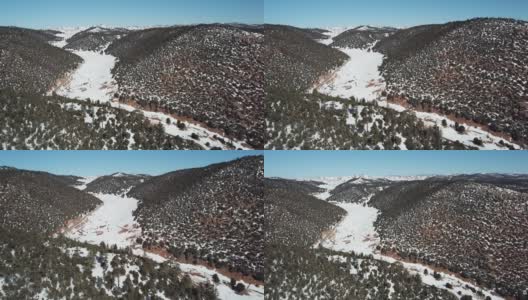 冬季阿特拉斯山脉公路鸟瞰图高清在线视频素材下载