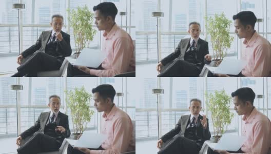 成功的亚洲华人CEO在办公室与他的秘书和私人助理谈话高清在线视频素材下载