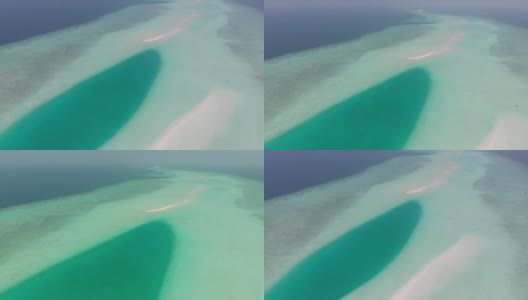 无人机在热带沙洲上空飞行，蓝绿色的海水，珊瑚和白色的沙子。鸟瞰印度洋上风景如画的岛屿，马尔代夫，拉杜赫，阿利夫阿利夫环礁。热带水域中的绿色湖泊。高清在线视频素材下载