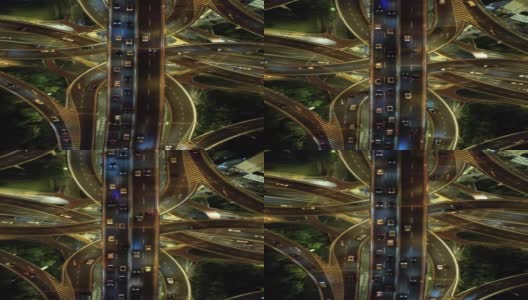 夜间天桥和城市交通的无人机视角高清在线视频素材下载