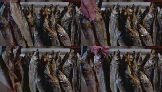 特写镜头显示在鱼市场柜台上的腌制干鱼高清在线视频素材下载