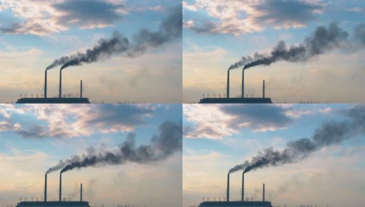 火力发电厂的高管与黑烟向上移动污染大气的特写。以化石燃料的概念生产电能高清在线视频素材下载