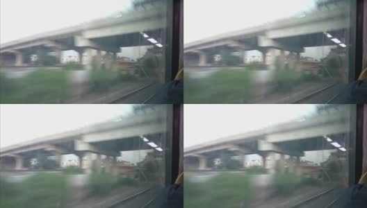 两列高速超高速列车在相反的方向交叉。从时速160公里的Gatimaan特快列车上向窗外望去，这张照片拍摄于火车旅程中。高清在线视频素材下载
