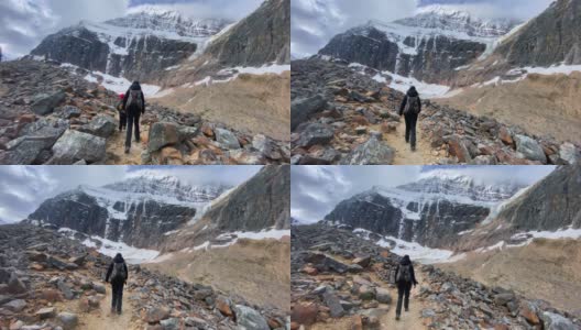 母子徒步旅行在Mount Edith Cavell, Jasper, Alberta, Canada高清在线视频素材下载