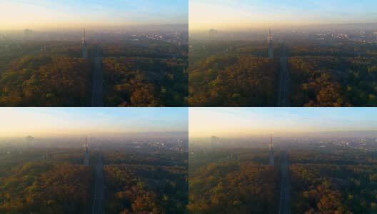 这是一个有空气污染问题的秋季城市上空的静态无人机鸟瞰图高清在线视频素材下载