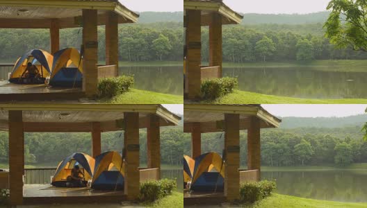 淘金:早晨在水库湖上露营，水面有薄雾高清在线视频素材下载